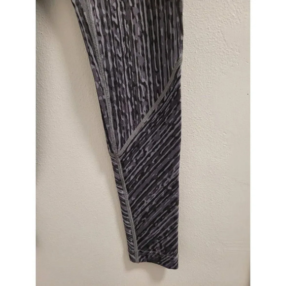 Nike Women Workout Tights Gray Black White Size XS - Picture 4 of 10